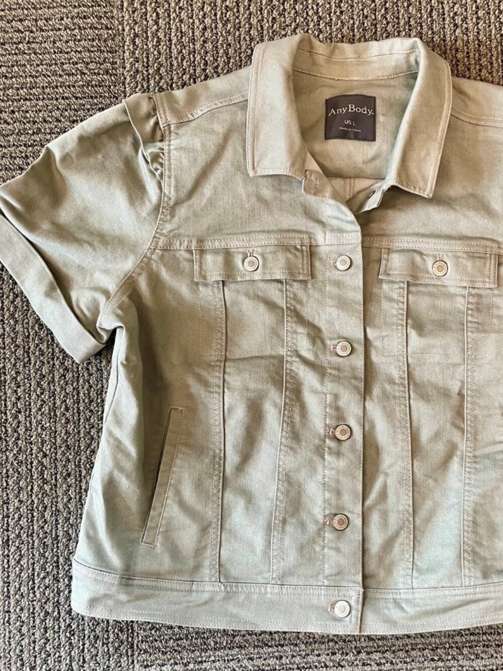 Short sleeve green denim jacket w/ subtle shoulder ruffle & pockets!